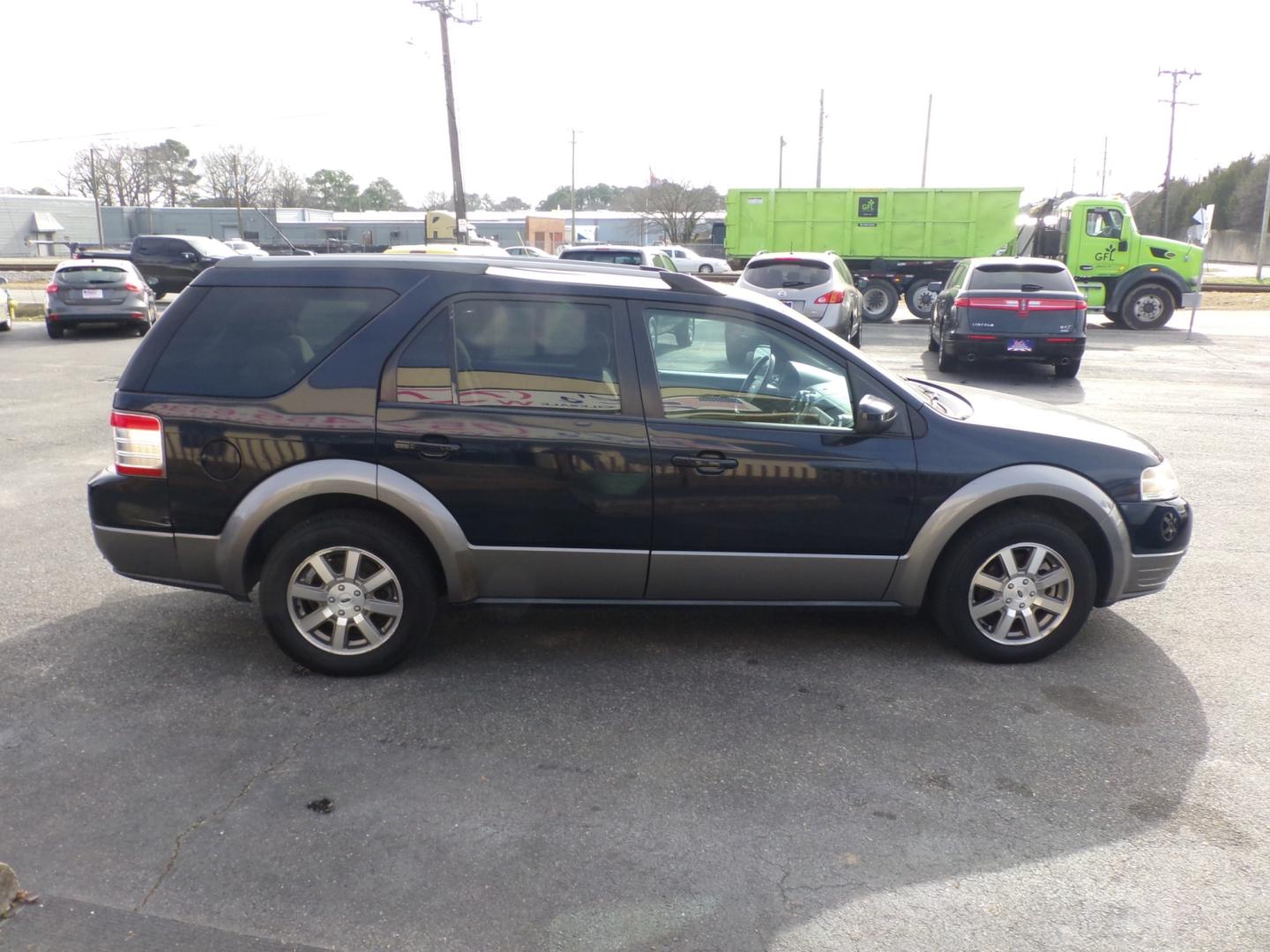 2008 Blue Ford Taurus X SEL FWD (1FMDK02W18G) with an 3.5L V6 DOHC 24V engine, 6-Speed Automatic Overdrive transmission, located at 5700 Curlew Drive, Norfolk, VA, 23502, (757) 455-6330, 36.841885, -76.209412 - Photo#15